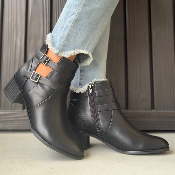 Boutique Shoes - Black Wrap Around Double Buckle Chic Ankle Bootie